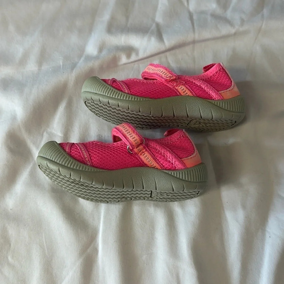 OshKosh B'Gosh -  pink Mary Janes - Kids size 5 - Picture 3 of 7